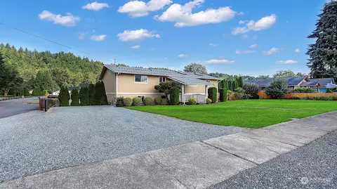 Exterior - 320 Bowlin Ave NE, Orting, WA 98360 photo 2 of 9