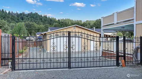 Exterior - 320 Bowlin Ave NE, Orting, WA 98360 photo 6 of 9