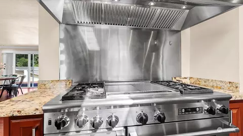 Kitchen - 320 Bowlin Ave NE, Orting, WA 98360 photo 4 of 7