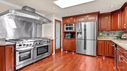 Kitchen - 320 Bowlin Ave NE, Orting, WA 98360 photo 3 of 7