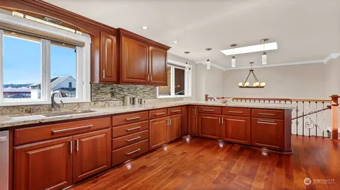 Kitchen - 320 Bowlin Ave NE, Orting, WA 98360 photo 5 of 7