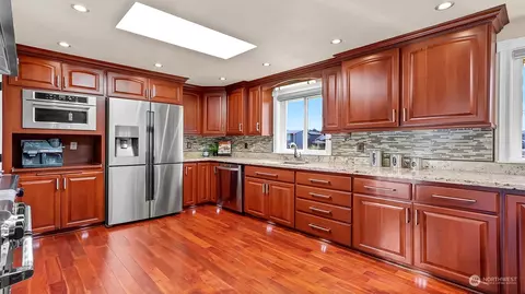 Kitchen - 320 Bowlin Ave NE, Orting, WA 98360 photo 2 of 7