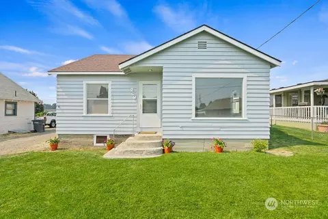209 F St, Zillah, WA 98953