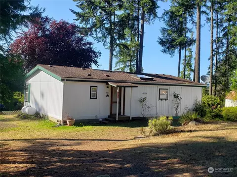 1860 E Trails End Dr, Belfair, WA 98528