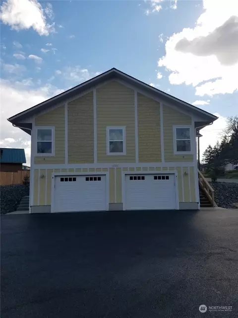1080 1st Ave NE #A&B, Napavine, WA 98565
