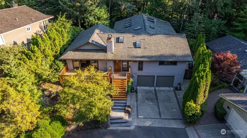 8333 Woodbrook Ln, Mercer Island, WA 98040