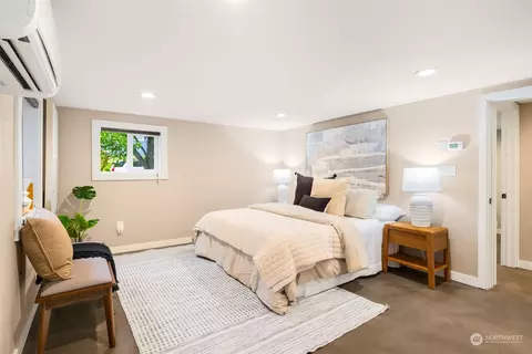Bedroom - 206 29th Ave E, Seattle, WA 98112 photo 4 of 5