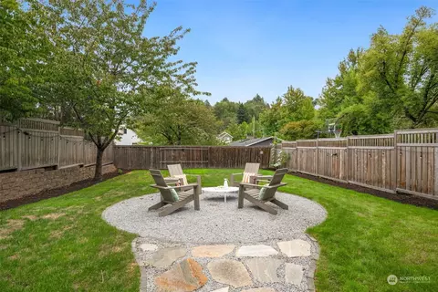 Exterior - 206 29th Ave E, Seattle, WA 98112 photo 9 of 11