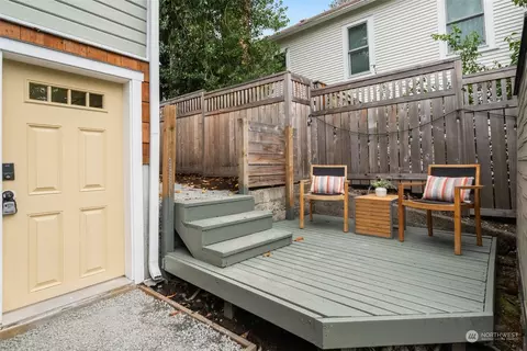Exterior - 206 29th Ave E, Seattle, WA 98112 photo 7 of 11