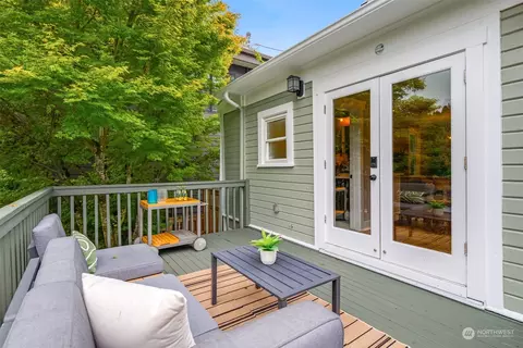 Exterior - 206 29th Ave E, Seattle, WA 98112 photo 3 of 11