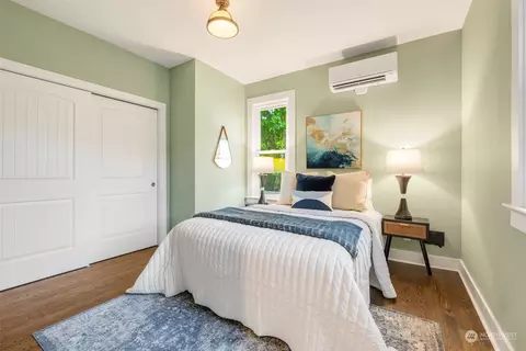 Bedroom - 206 29th Ave E, Seattle, WA 98112 photo 1 of 5