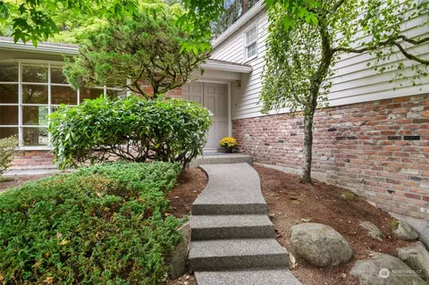 854 176th Ave NE, Bellevue, WA 98008