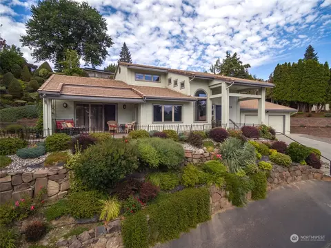 2013 Rainbow Ln, Wenatchee, WA 98801