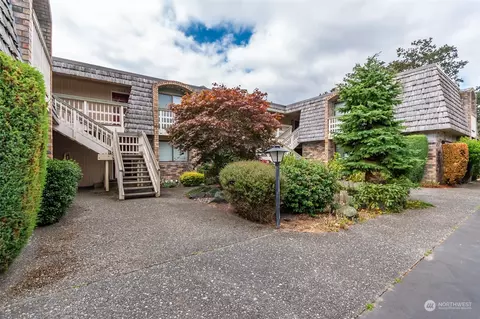 1199 SE 9th Ave #301, Oak Harbor, WA 98277