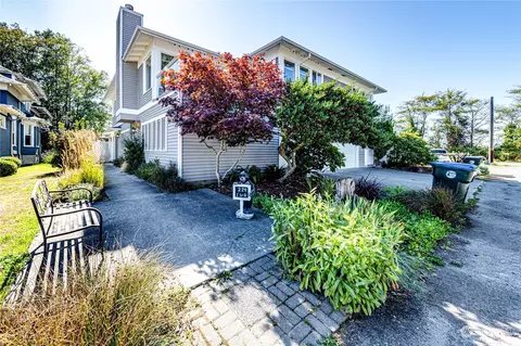 229 E 1st St #4, Port Angeles, WA 98362