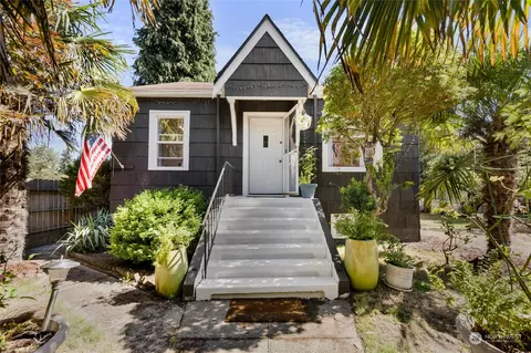 7706 17th Ave SW, Seattle, WA 98106