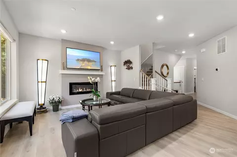 Living - 31 211th St SE, Bothell, WA 98021 photo 2 of 3