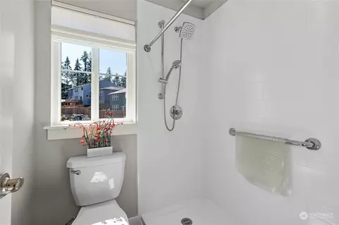 Bath - 31 211th St SE, Bothell, WA 98021 photo 4 of 5