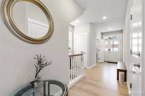 Entry Way - 31 211th St SE, Bothell, WA 98021 photo 2 of 4