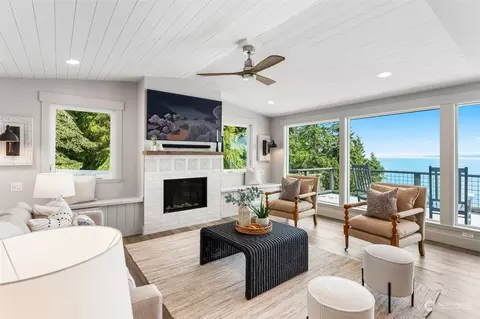 4465 Honeymoon Bay Rd, Greenbank, WA 98253