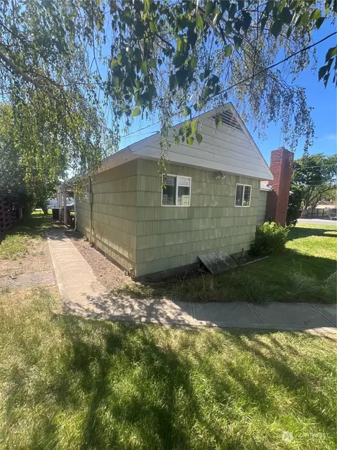 415 Grape Ave E, Omak, WA 98841 photo 8