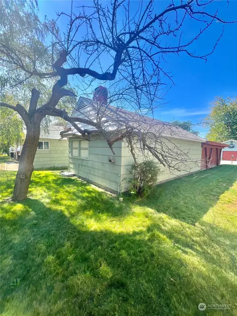 415 Grape Ave E, Omak, WA 98841 photo 6