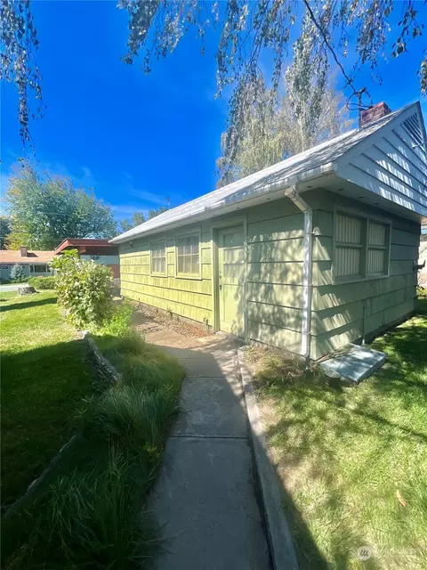 415 Grape Ave E, Omak, WA 98841 photo 7