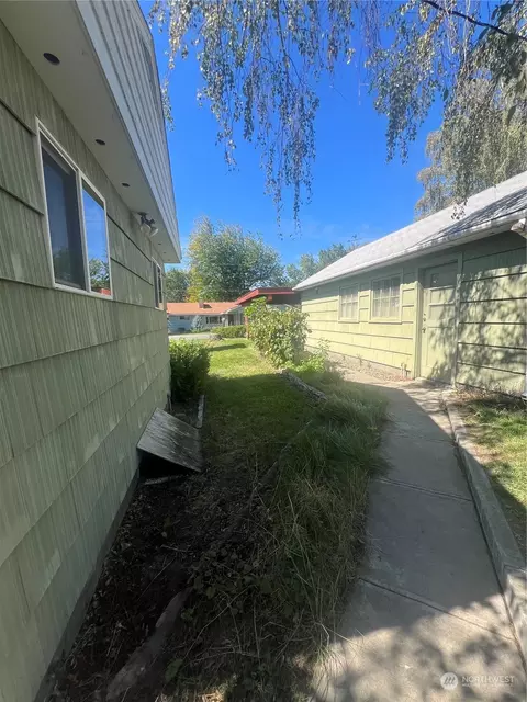 415 Grape Ave E, Omak, WA 98841 photo 9