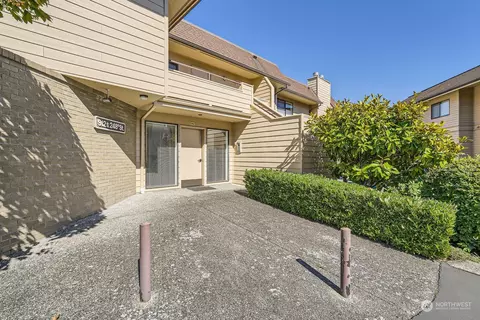 912 S 248th St #17, Des Moines, WA 98198