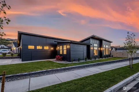 2006 Lightning Ln, Wenatchee, WA 98801