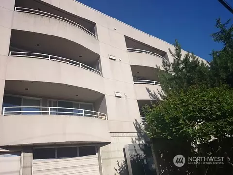 2000 W Barrett St, Seattle, WA 98199