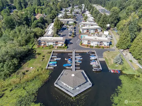 17203 NE 45th #42, Redmond, WA 98052