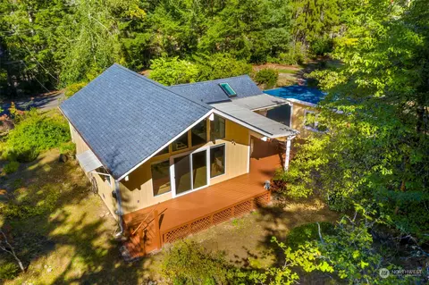 41 N Lake Surf Dr, Lilliwaup, WA 98555