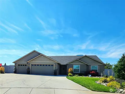1323 E Polk Ct, Moses Lake, WA 98837
