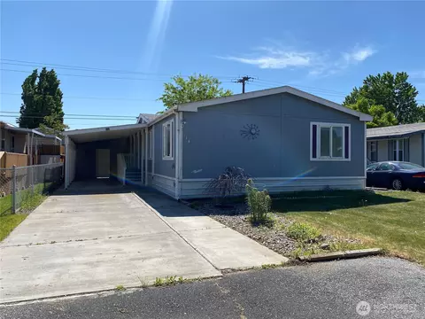 3010 W Peninsula Dr #114, Moses Lake, WA 98837