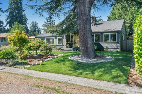 15703 Palatine Ave N, Shoreline, WA 98133