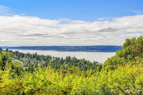 4207 SW Sullivan St, Seattle, WA 98136