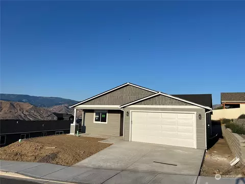 956 N Macaw Ave, East Wenatchee, WA 98802