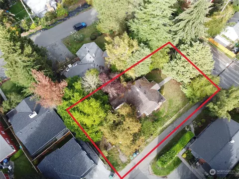 9617 15th Ave NE, Seattle, WA 98115