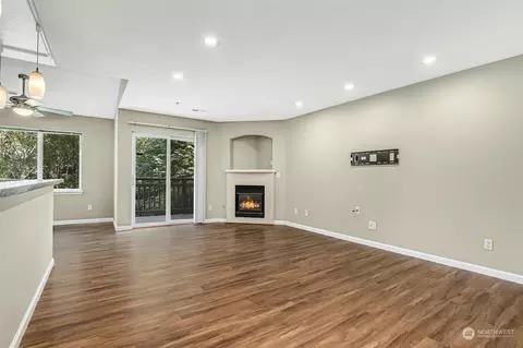 Living - 901 E Marine View Dr #306, Everett, WA 98201 photo 4 of 9