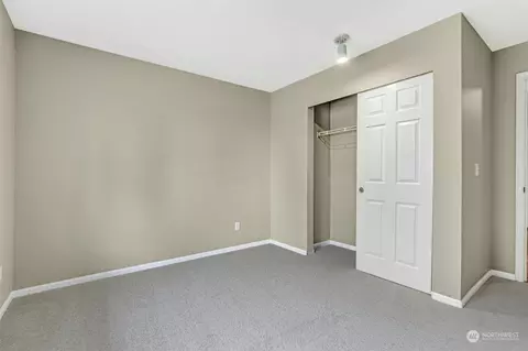 Bedroom - 901 E Marine View Dr #306, Everett, WA 98201 photo 8 of 10