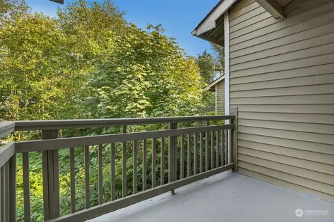 Exterior - 901 E Marine View Dr #306, Everett, WA 98201 photo 2 of 3