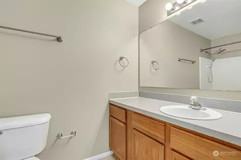 Bath - 901 E Marine View Dr #306, Everett, WA 98201 photo 1 of 3