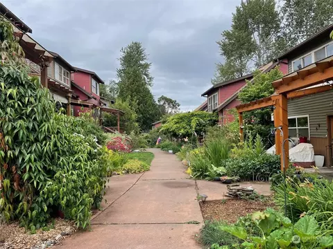 6000 17th Ave SW #2, Seattle, WA 98106