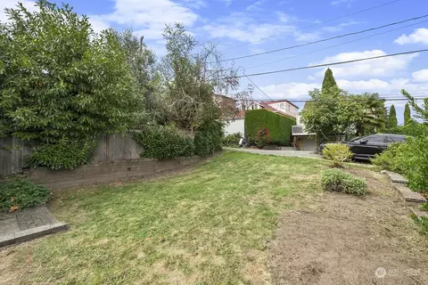 Exterior - 2428 E Roy St, Seattle, WA 98112 photo 3 of 4