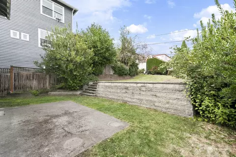 Exterior - 2428 E Roy St, Seattle, WA 98112 photo 2 of 4