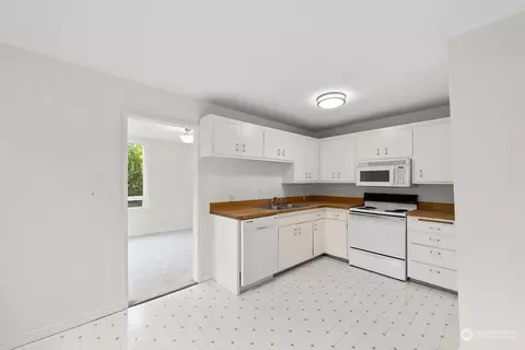 Kitchen - 2428 E Roy St, Seattle, WA 98112 photo 1 of 4