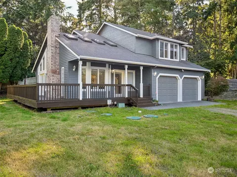 563 6th Ct, Fox Island, WA 98333