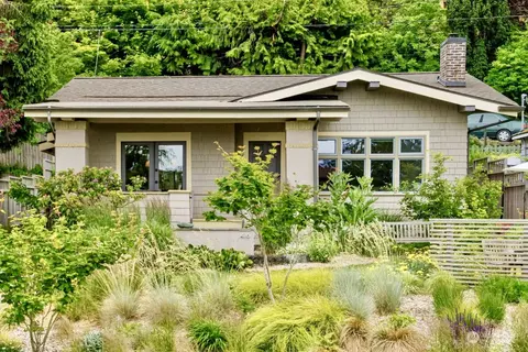 416 N Forest St, Bellingham, WA 98225