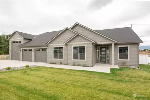 822 N Newport Loop, East Wenatchee, WA 98802